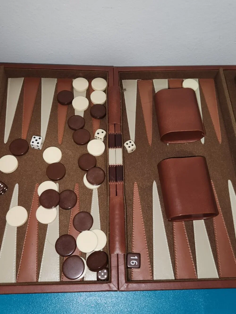 Vintage SKOR-MOR Backgammon Set Brown Leatherette Briefcase Complete Great Condi